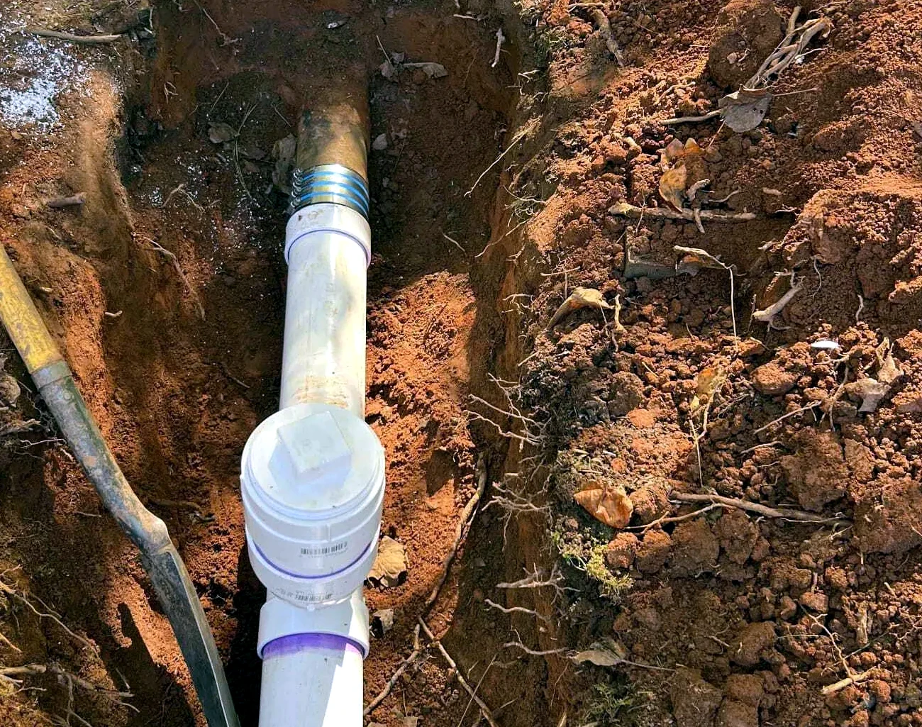 Sewer cleanout installation in an excavated trench